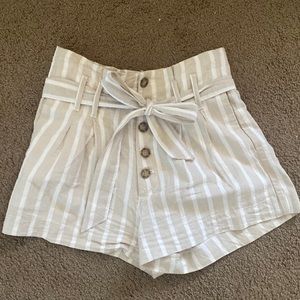 Abercrombie & Fitch Women’s White and Tan Striped paper bag Shorts size xs